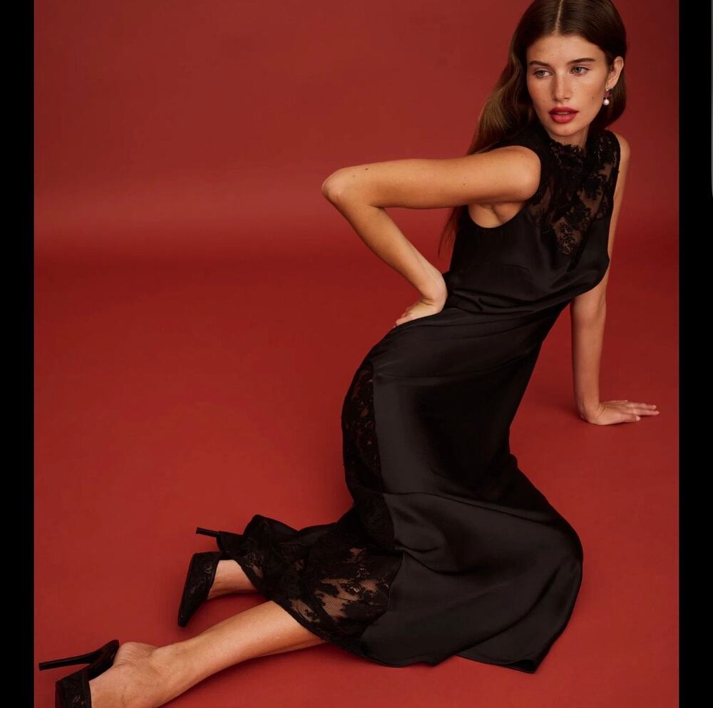New few moda Natalia black lace dress size 4